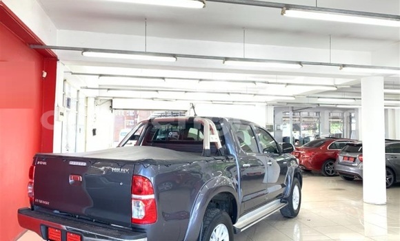 Buy Used Toyota Hilux Silver Car in Mbabane in Manzini Buy Used Toyota Hilux Silver Car in Mbabane in Manzini