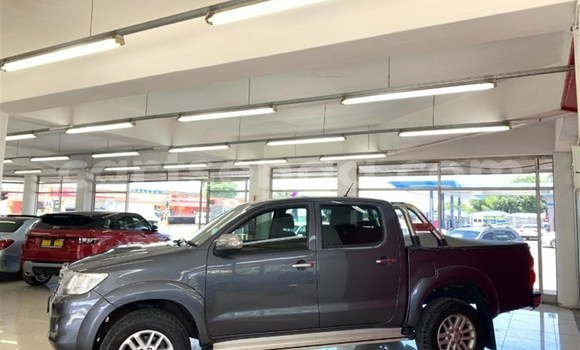 Buy Used Toyota Hilux Silver Car in Mbabane in Manzini Buy Used Toyota Hilux Silver Car in Mbabane in Manzini