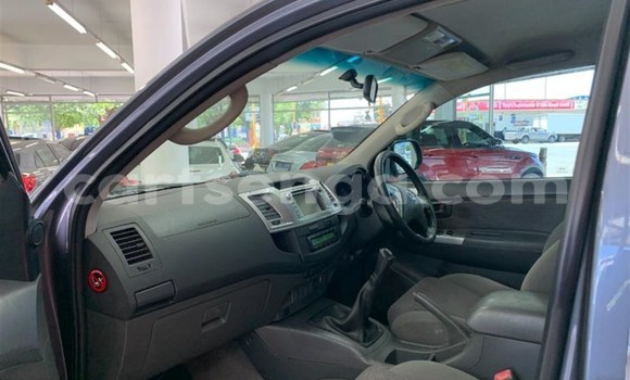 Buy Used Toyota Hilux Silver Car in Mbabane in Manzini Buy Used Toyota Hilux Silver Car in Mbabane in Manzini
