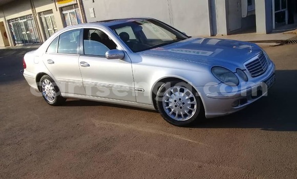 Acheter Occasion Voiture Mercedes‒Benz E–Class Gris à Bhunya, Manzini Acheter Occasion Voiture Mercedes‒Benz E–Class Gris à Bhunya, Manzini