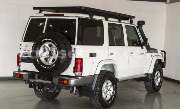 Buy Used Toyota Land Cruiser White Car in Mbabane in Manzini Buy Used Toyota Land Cruiser White Car in Mbabane in Manzini