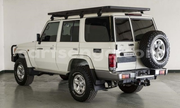 Buy Used Toyota Land Cruiser White Car in Mbabane in Manzini Buy Used Toyota Land Cruiser White Car in Mbabane in Manzini