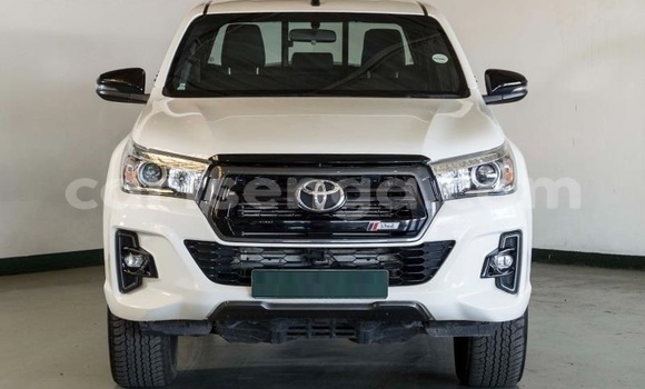 Buy Used Toyota Hilux White Car in Ezulwini in Hhohho Buy Used Toyota Hilux White Car in Ezulwini in Hhohho