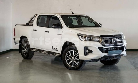 Buy Used Toyota Hilux White Car in Ezulwini in Hhohho Buy Used Toyota Hilux White Car in Ezulwini in Hhohho