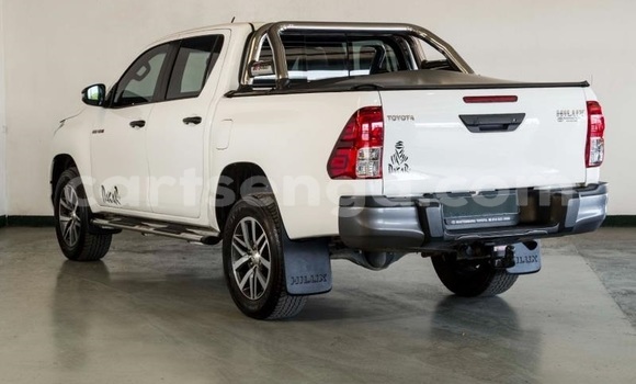 Buy Used Toyota Hilux White Car in Ezulwini in Hhohho Buy Used Toyota Hilux White Car in Ezulwini in Hhohho
