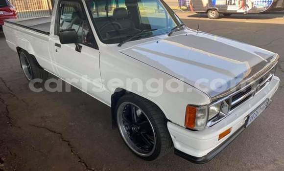 Nunua Ilio tumika Toyota Hilux White Gari ndani ya Manzini nchini Manzini Nunua Ilio tumika Toyota Hilux White Gari ndani ya Manzini nchini Manzini