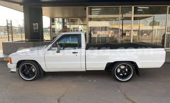 Nunua Ilio tumika Toyota Hilux White Gari ndani ya Manzini nchini Manzini Nunua Ilio tumika Toyota Hilux White Gari ndani ya Manzini nchini Manzini