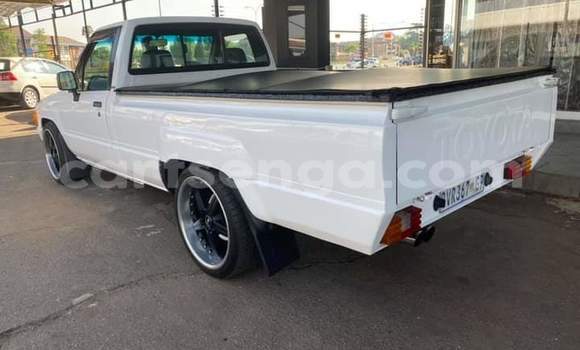 Nunua Ilio tumika Toyota Hilux White Gari ndani ya Manzini nchini Manzini Nunua Ilio tumika Toyota Hilux White Gari ndani ya Manzini nchini Manzini