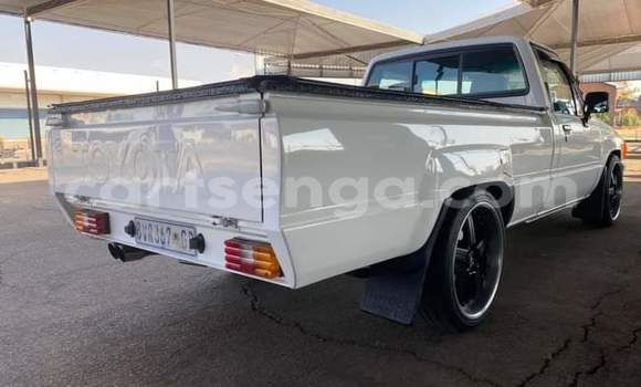 Nunua Ilio tumika Toyota Hilux White Gari ndani ya Manzini nchini Manzini Nunua Ilio tumika Toyota Hilux White Gari ndani ya Manzini nchini Manzini