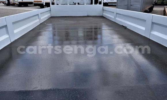 Nunua Ilio tumika Nissan UD White Lori ndani ya Bulembu nchini Hhohho Nunua Ilio tumika Nissan UD White Lori ndani ya Bulembu nchini Hhohho