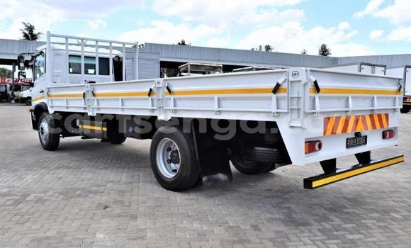 Nunua Ilio tumika Nissan UD White Lori ndani ya Bulembu nchini Hhohho Nunua Ilio tumika Nissan UD White Lori ndani ya Bulembu nchini Hhohho