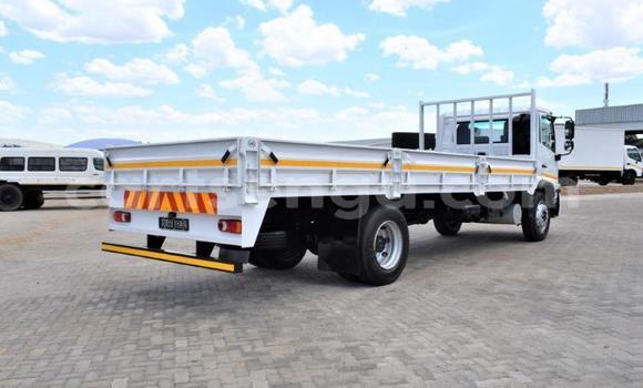 Nunua Ilio tumika Nissan UD White Lori ndani ya Bulembu nchini Hhohho Nunua Ilio tumika Nissan UD White Lori ndani ya Bulembu nchini Hhohho