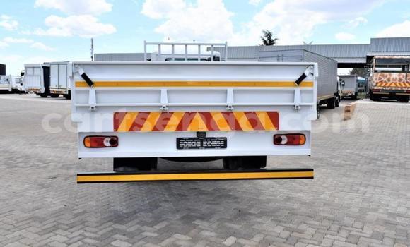 Nunua Ilio tumika Nissan UD White Lori ndani ya Bulembu nchini Hhohho Nunua Ilio tumika Nissan UD White Lori ndani ya Bulembu nchini Hhohho