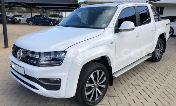 Nunua Ilio tumika Volkswagen Amarok White Gari ndani ya Bulembu nchini Hhohho