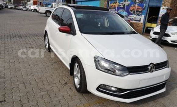 Acheter Occasion Voiture Volkswagen Polo Blanc à Hlatikulu, Shiselweni District Acheter Occasion Voiture Volkswagen Polo Blanc à Hlatikulu, Shiselweni District