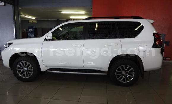 Acheter Occasion Voiture Toyota Land Cruiser Prado Blanc à Ezulwini, Hhohho Acheter Occasion Voiture Toyota Land Cruiser Prado Blanc à Ezulwini, Hhohho