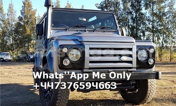 Nunua Ilio tumika Land Rover Defender Silver Gari ndani ya Mbabane nchini Manzini Nunua Ilio tumika Land Rover Defender Silver Gari ndani ya Mbabane nchini Manzini