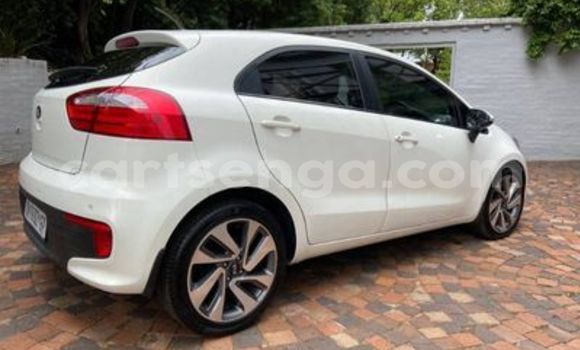 Acheter Occasion Voiture Kia Rio Blanc à Hluti, Shiselweni District Acheter Occasion Voiture Kia Rio Blanc à Hluti, Shiselweni District