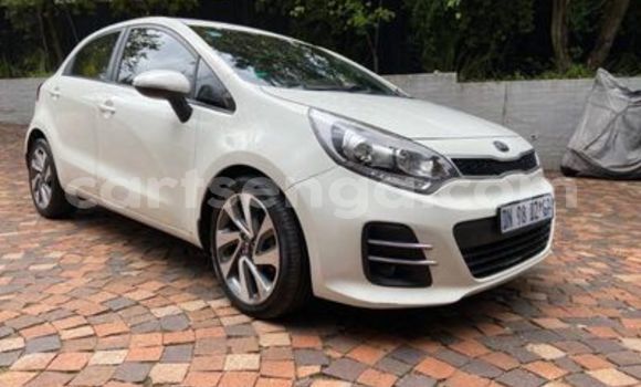 Acheter Occasion Voiture Kia Rio Blanc à Hluti, Shiselweni District Acheter Occasion Voiture Kia Rio Blanc à Hluti, Shiselweni District