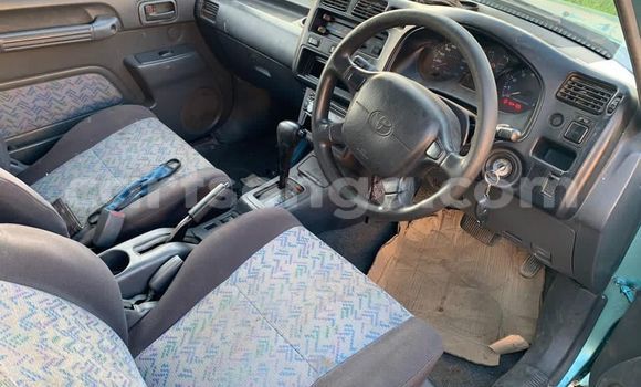 Nunua Ilio tumika Toyota RAV4 Green Gari ndani ya Manzini nchini Manzini Nunua Ilio tumika Toyota RAV4 Green Gari ndani ya Manzini nchini Manzini