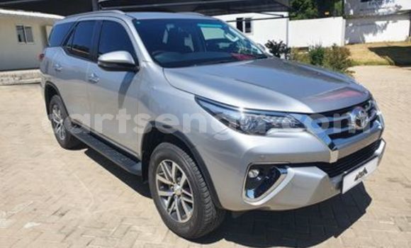 Nunua Ilio tumika Toyota Fortuner Silver Gari ndani ya Bulembu nchini Hhohho