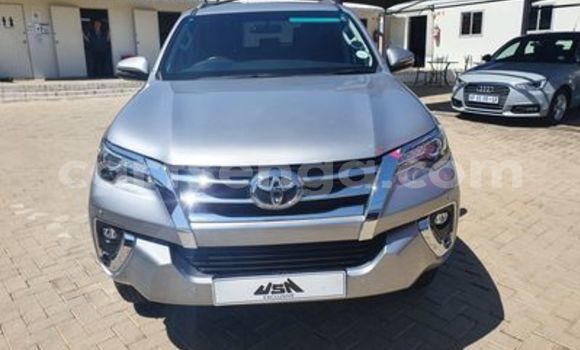 Acheter Occasion Voiture Toyota Fortuner Gris à Bulembu, Hhohho Acheter Occasion Voiture Toyota Fortuner Gris à Bulembu, Hhohho