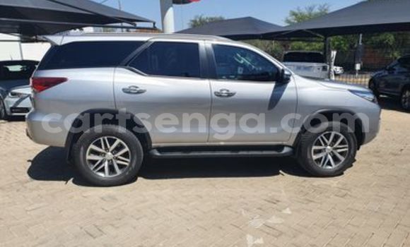 Acheter Occasion Voiture Toyota Fortuner Gris à Bulembu, Hhohho Acheter Occasion Voiture Toyota Fortuner Gris à Bulembu, Hhohho