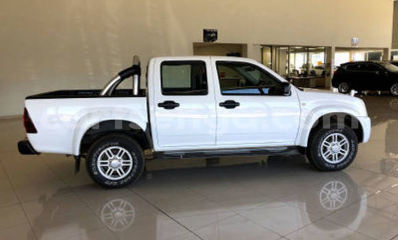 Nunua Ilio tumika Isuzu KB White Gari ndani ya Big Bend nchini Wilaya ya Lubombo