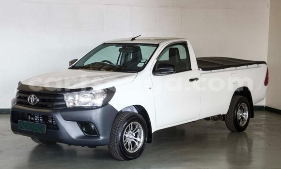 Buy Used Toyota Hilux White Car in Mbabane in Manzini