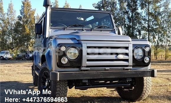 Acheter Occasion Voiture Land Rover Defender Gris à Mbabane, Manzini Acheter Occasion Voiture Land Rover Defender Gris à Mbabane, Manzini