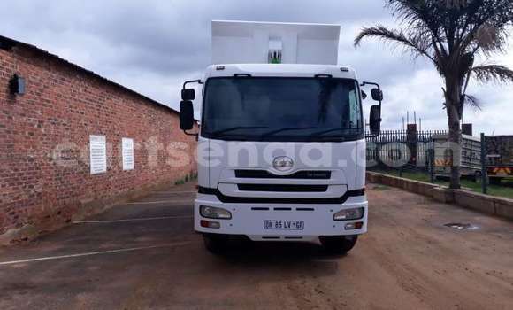 Acheter Occasion Utilitaire Nissan UD Blanc à Import - Dubai, Hhohho Acheter Occasion Utilitaire Nissan UD Blanc à Import - Dubai, Hhohho