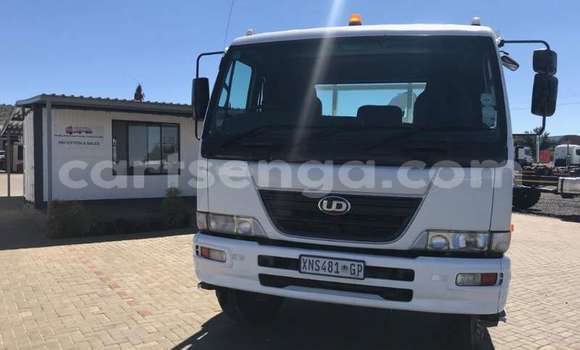 Acheter Occasion Utilitaire Nissan UD Blanc à Big Bend, Lubombo District Acheter Occasion Utilitaire Nissan UD Blanc à Big Bend, Lubombo District