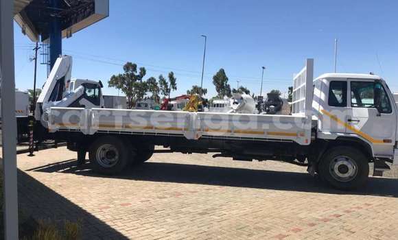 Acheter Occasion Utilitaire Nissan UD Blanc à Big Bend, Lubombo District Acheter Occasion Utilitaire Nissan UD Blanc à Big Bend, Lubombo District