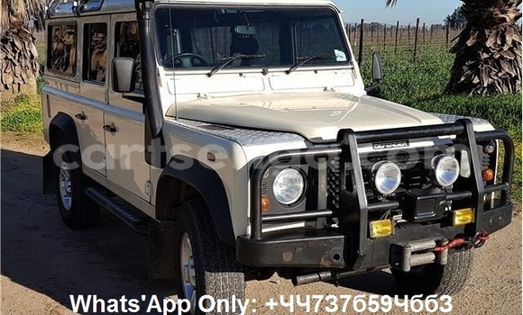 Buy Used Land Rover Defender White Car in Mbabane in Manzini