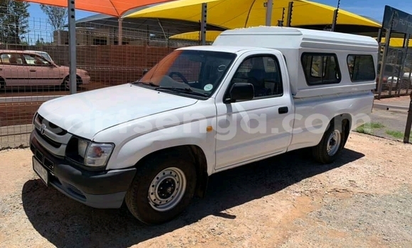 Nunua Ilio tumika Toyota Hilux White Gari ndani ya Mbabane nchini Manzini