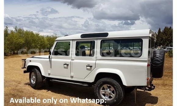 Buy Used Land Rover Defender White Car in Mbabane in Manzini Buy Used Land Rover Defender White Car in Mbabane in Manzini