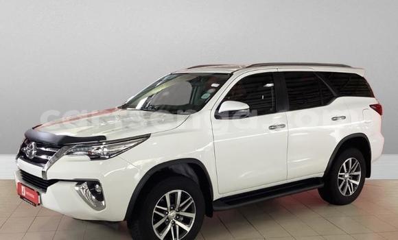 Buy Used Toyota Hilux White Car in Bulembu in Hhohho
