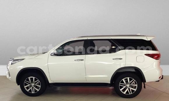 Acheter Occasion Voiture Toyota Hilux Blanc à Bulembu, Hhohho Acheter Occasion Voiture Toyota Hilux Blanc à Bulembu, Hhohho