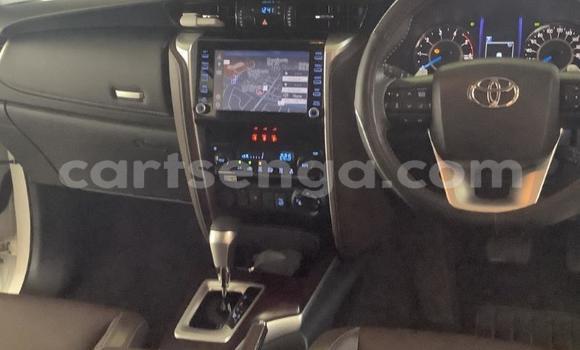 Acheter Occasion Voiture Toyota Hilux Blanc à Bulembu, Hhohho Acheter Occasion Voiture Toyota Hilux Blanc à Bulembu, Hhohho