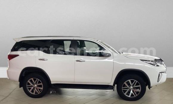 Acheter Occasion Voiture Toyota Hilux Blanc à Bulembu, Hhohho Acheter Occasion Voiture Toyota Hilux Blanc à Bulembu, Hhohho