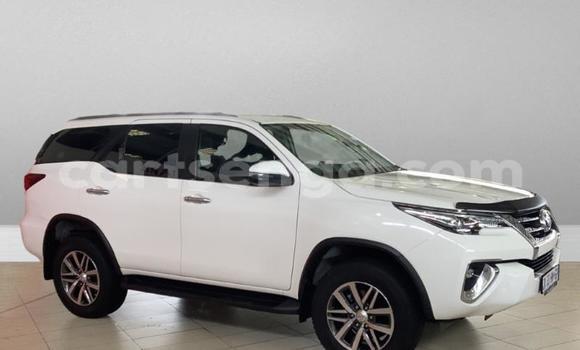 Acheter Occasion Voiture Toyota Hilux Blanc à Bulembu, Hhohho Acheter Occasion Voiture Toyota Hilux Blanc à Bulembu, Hhohho