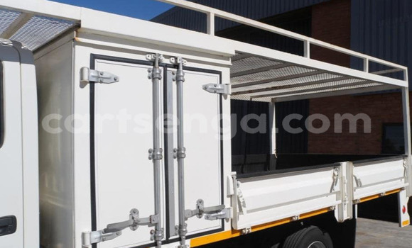 Acheter Occasion Utilitaire Hino 300 Series Blanc à Mbabane, Manzini Acheter Occasion Utilitaire Hino 300 Series Blanc à Mbabane, Manzini
