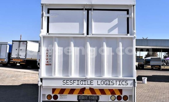 Acheter Occasion Utilitaire Nissan UD Blanc à Mbabane, Manzini Acheter Occasion Utilitaire Nissan UD Blanc à Mbabane, Manzini