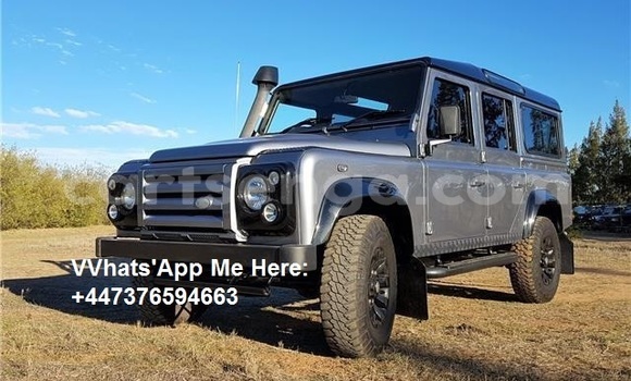 Acheter Occasion Voiture Land Rover Defender Gris à Mbabane, Manzini Acheter Occasion Voiture Land Rover Defender Gris à Mbabane, Manzini