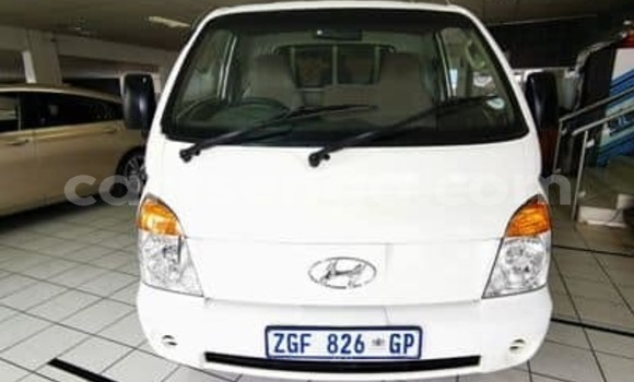 Acheter Occasion Voiture Hyundai H200 Blanc à Mbabane, Manzini Acheter Occasion Voiture Hyundai H200 Blanc à Mbabane, Manzini