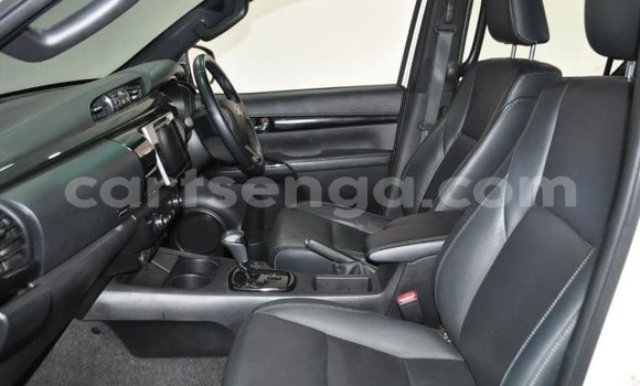 Buy Used Toyota Hilux White Car in Mbabane in Manzini Buy Used Toyota Hilux White Car in Mbabane in Manzini