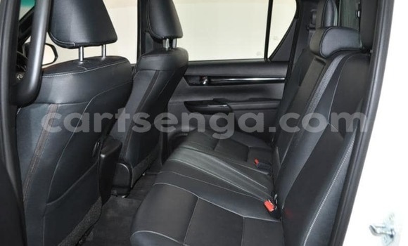 Buy Used Toyota Hilux White Car in Mbabane in Manzini Buy Used Toyota Hilux White Car in Mbabane in Manzini