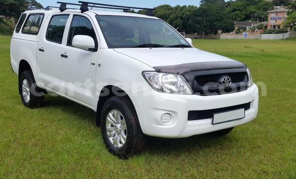 Nunua Ilio tumika Toyota Hilux White Gari ndani ya Ezulwini nchini Hhohho Nunua Ilio tumika Toyota Hilux White Gari ndani ya Ezulwini nchini Hhohho