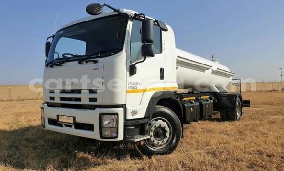 Acheter Occasion Utilitaire Isuzu FTR 850 Blanc à Ezulwini, Hhohho