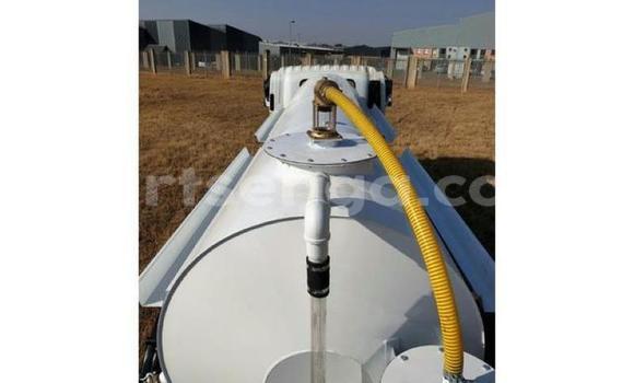 Nunua Ilio tumika Isuzu FTR 850 White Lori ndani ya Ezulwini nchini Hhohho Nunua Ilio tumika Isuzu FTR 850 White Lori ndani ya Ezulwini nchini Hhohho